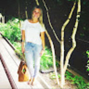 Meet your Posher, Caitlin